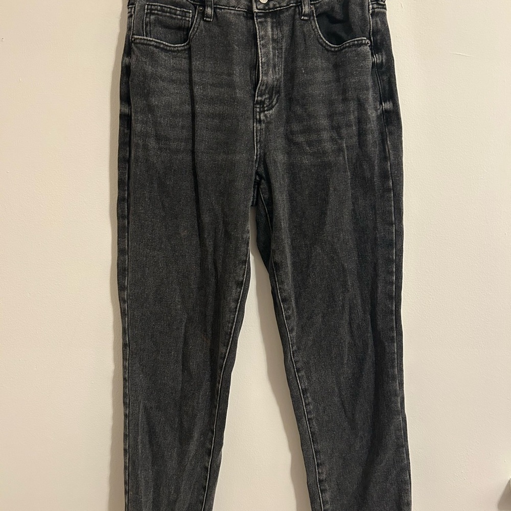Black Straight Leg Jeans with High Waist and Relaxed Fit